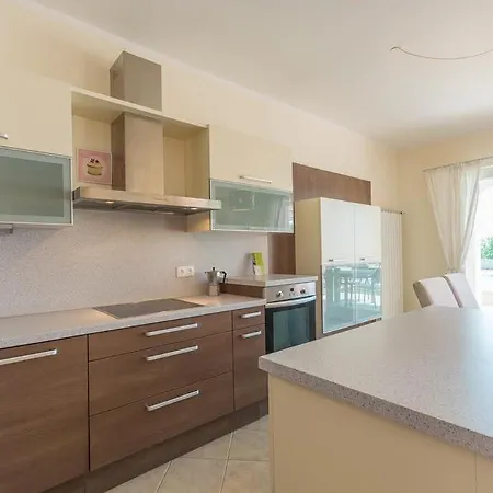 San Lorenzo Konukevi 4*